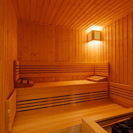 Wellness Kralov Dvor 게스트하우스 Cremosne