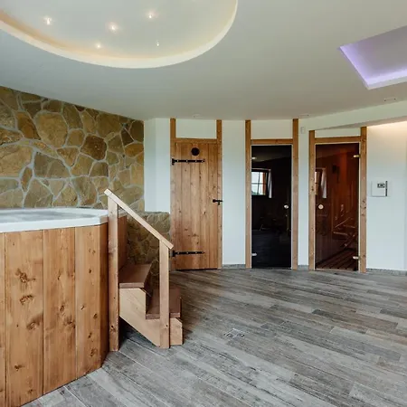 Wellness Kralov Dvor 게스트하우스 Cremosne