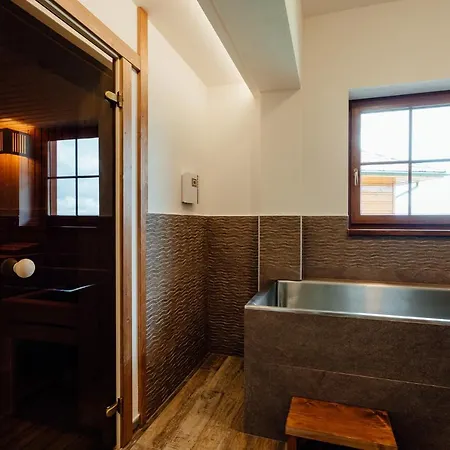 Wellness Kralov Dvor 게스트하우스 Cremosne