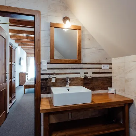 게스트하우스 Wellness Kralov Dvor 3*